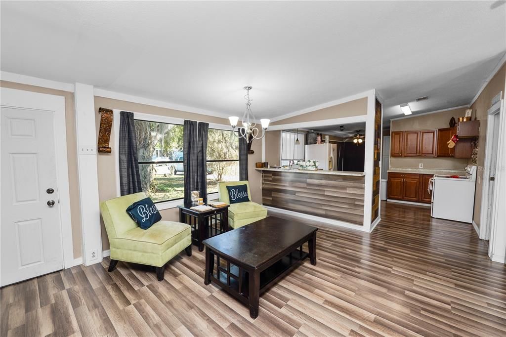 For Sale: $195,000 (3 beds, 2 baths, 1456 Square Feet)