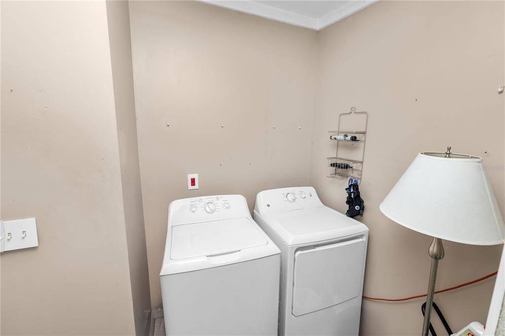 For Sale: $195,000 (3 beds, 2 baths, 1456 Square Feet)