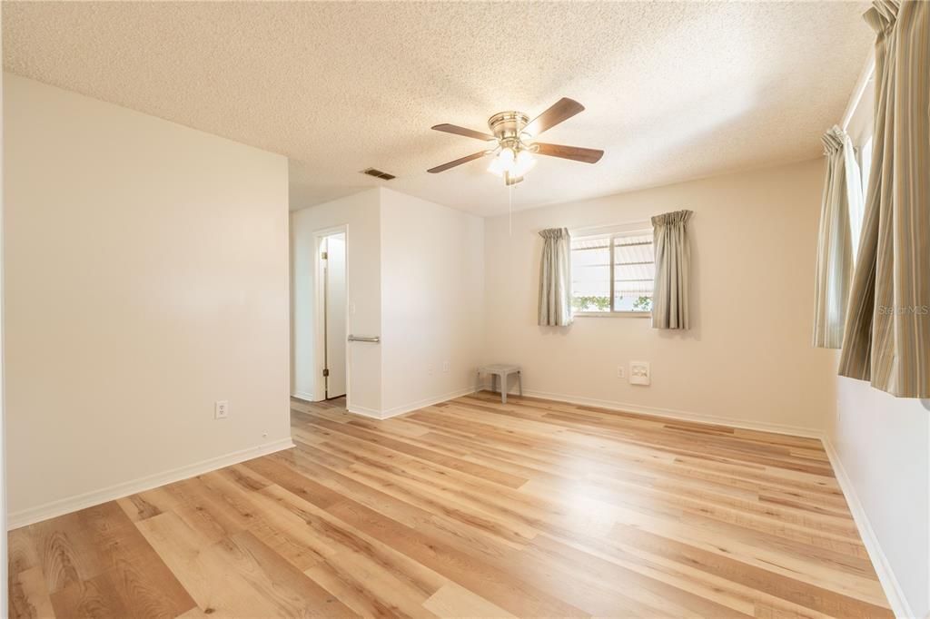 For Sale: $159,900 (2 beds, 2 baths, 1144 Square Feet)
