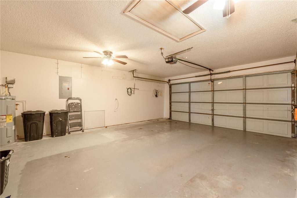 For Sale: $159,900 (2 beds, 2 baths, 1144 Square Feet)