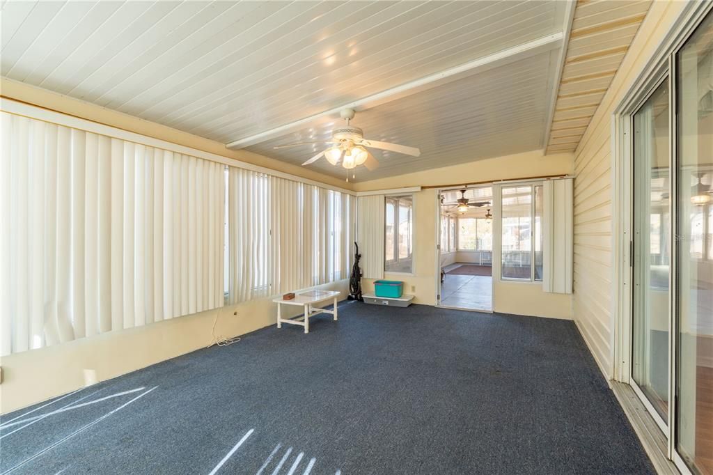 For Sale: $159,900 (2 beds, 2 baths, 1144 Square Feet)