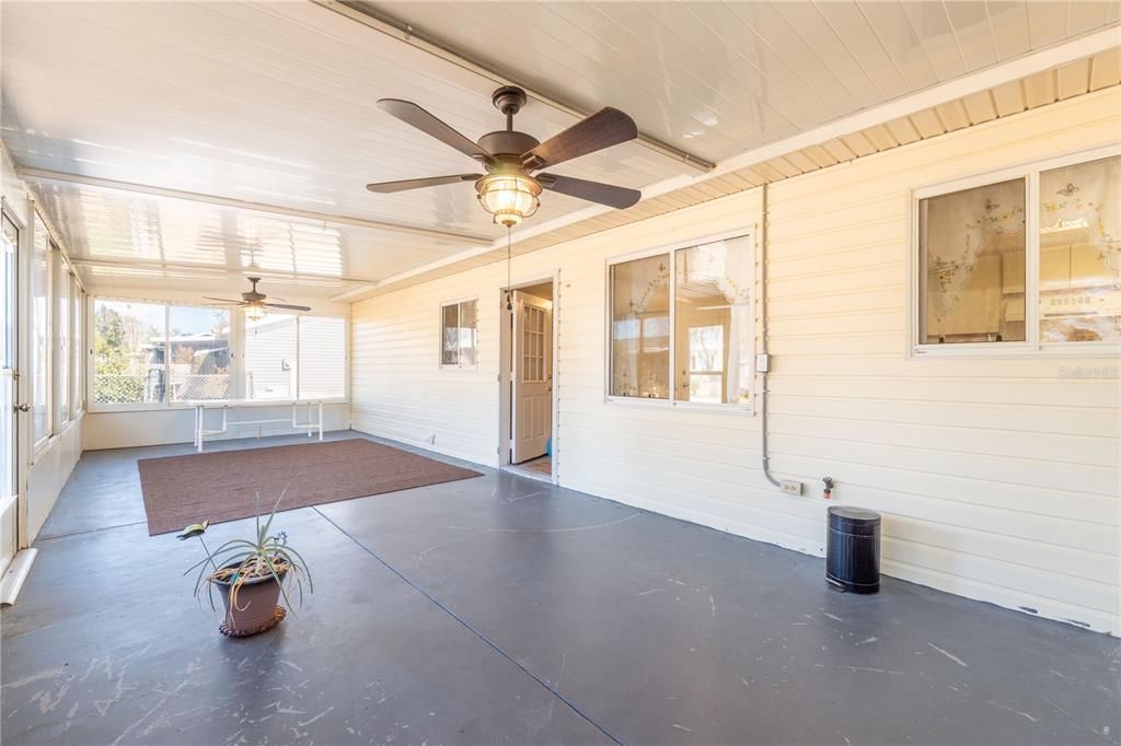 For Sale: $159,900 (2 beds, 2 baths, 1144 Square Feet)