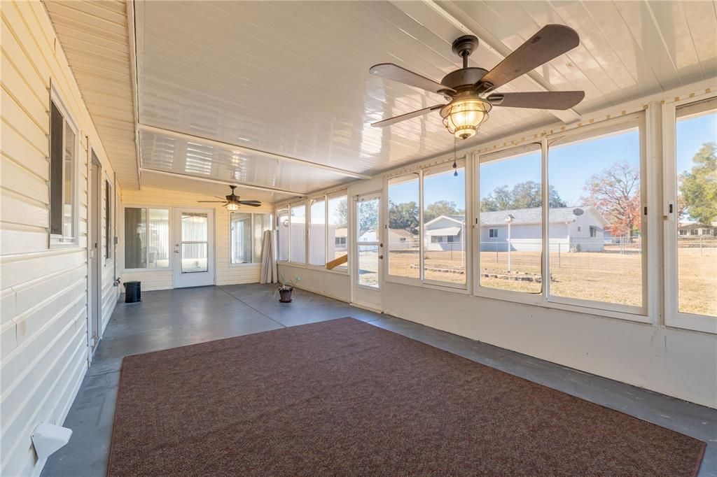 For Sale: $159,900 (2 beds, 2 baths, 1144 Square Feet)