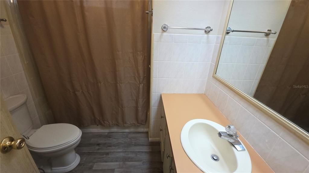 На продажу: $115,900 (2 спален, 2 ванн, 1144 Квадратных фут)