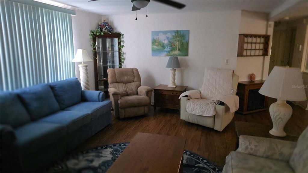 На продажу: $115,900 (2 спален, 2 ванн, 1144 Квадратных фут)