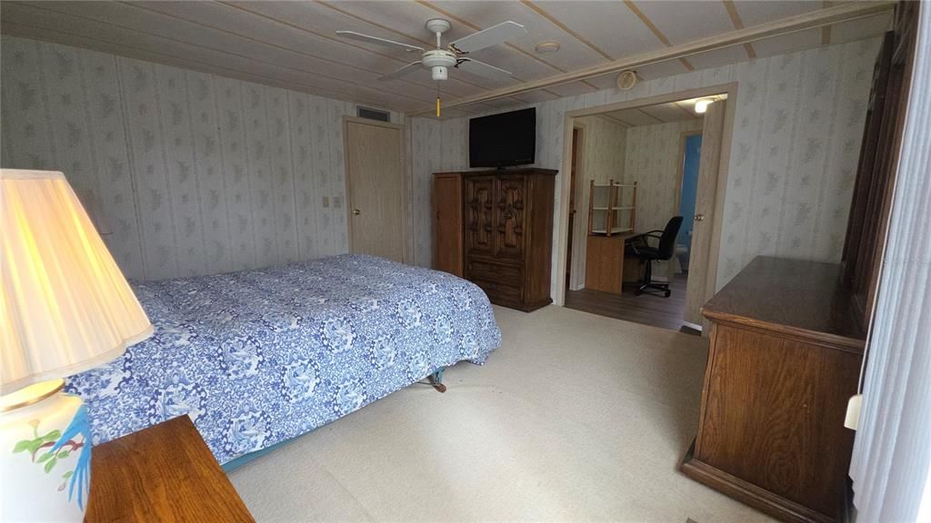 На продажу: $115,900 (2 спален, 2 ванн, 1144 Квадратных фут)