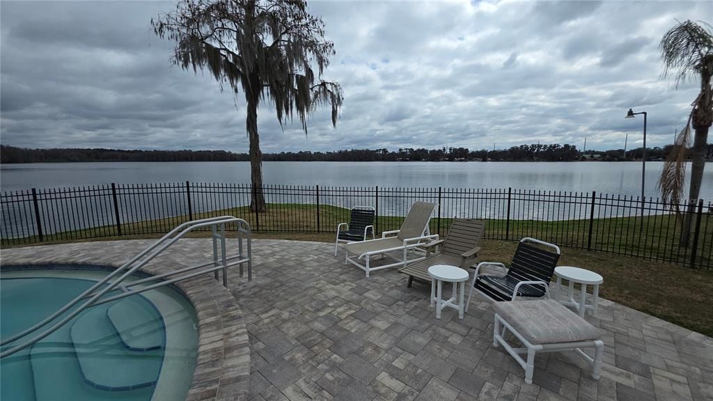 На продажу: $115,900 (2 спален, 2 ванн, 1144 Квадратных фут)