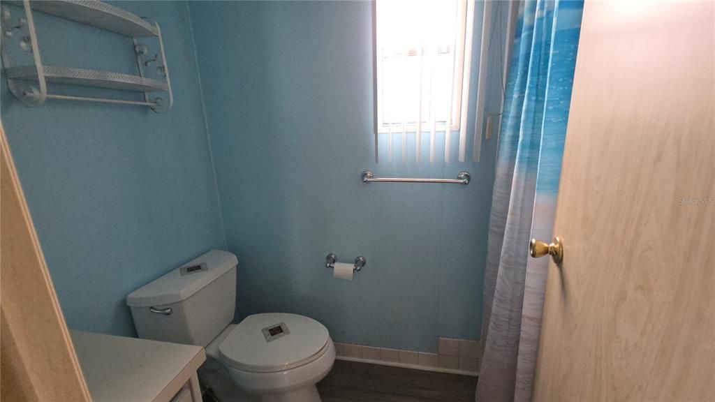 На продажу: $115,900 (2 спален, 2 ванн, 1144 Квадратных фут)