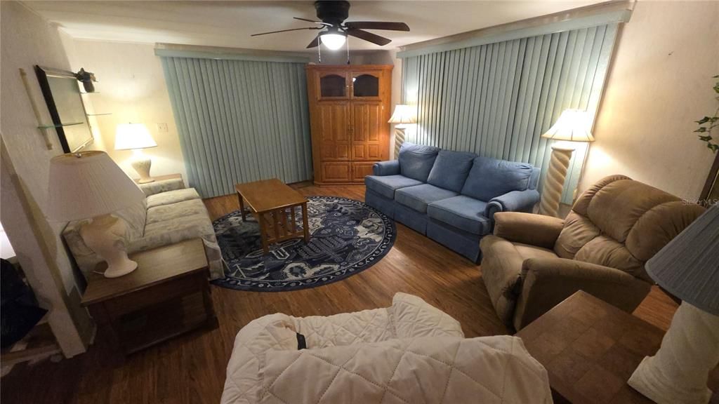 На продажу: $115,900 (2 спален, 2 ванн, 1144 Квадратных фут)