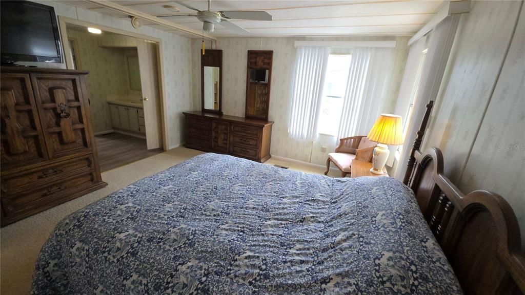 На продажу: $115,900 (2 спален, 2 ванн, 1144 Квадратных фут)