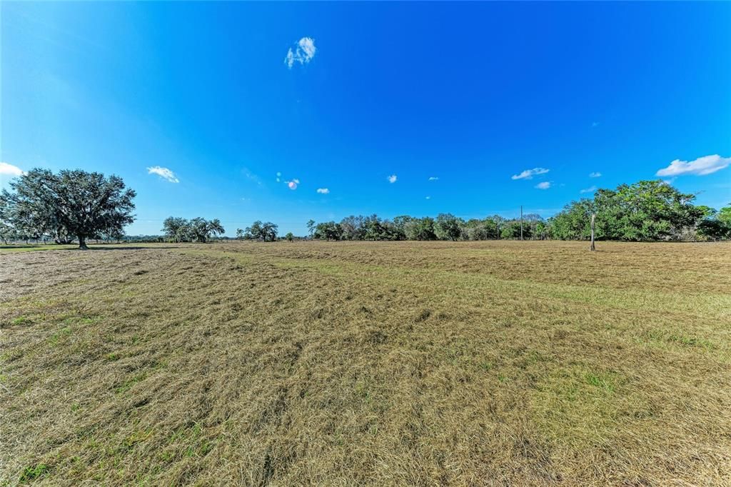待售: $450,000 (4.98 acres)