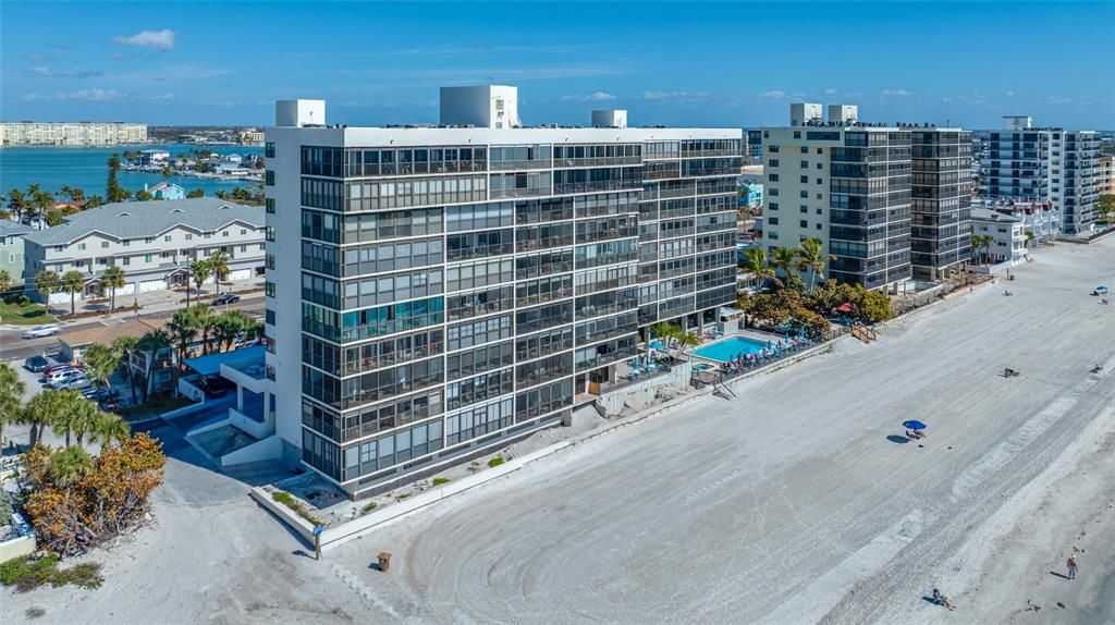 For Sale: $689,900 (2 beds, 2 baths, 1100 Square Feet)