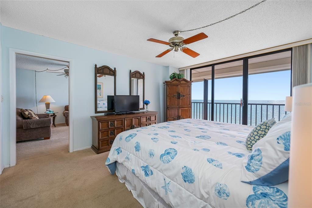 For Sale: $689,900 (2 beds, 2 baths, 1100 Square Feet)