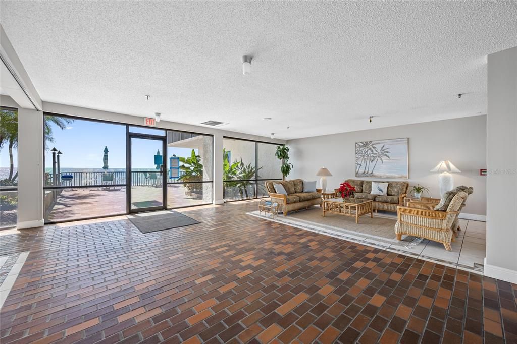 For Sale: $689,900 (2 beds, 2 baths, 1100 Square Feet)