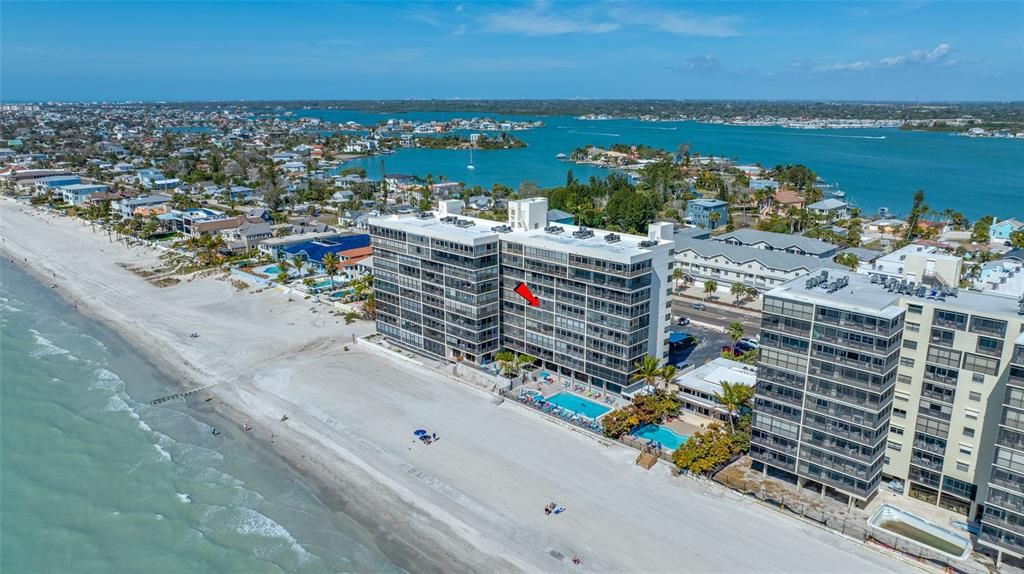 For Sale: $689,900 (2 beds, 2 baths, 1100 Square Feet)