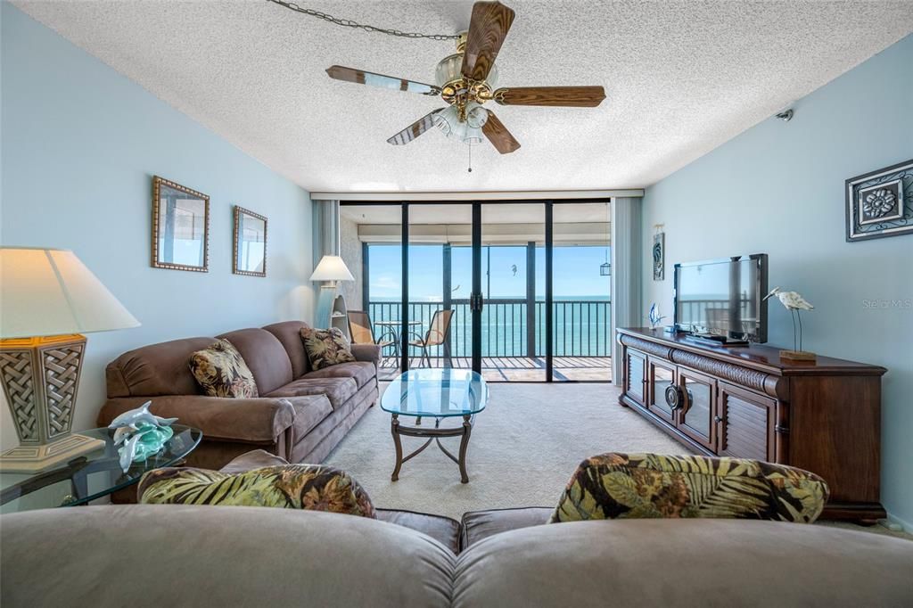 For Sale: $689,900 (2 beds, 2 baths, 1100 Square Feet)
