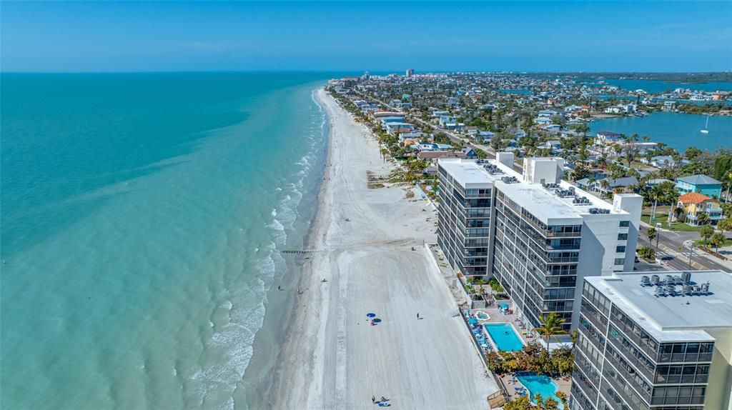 For Sale: $689,900 (2 beds, 2 baths, 1100 Square Feet)