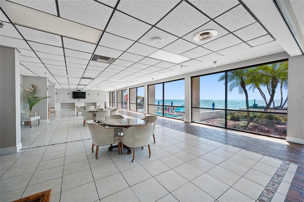 For Sale: $689,900 (2 beds, 2 baths, 1100 Square Feet)