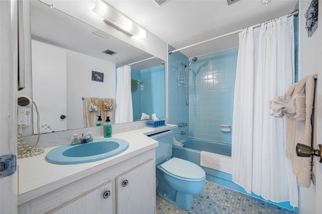 For Sale: $689,900 (2 beds, 2 baths, 1100 Square Feet)