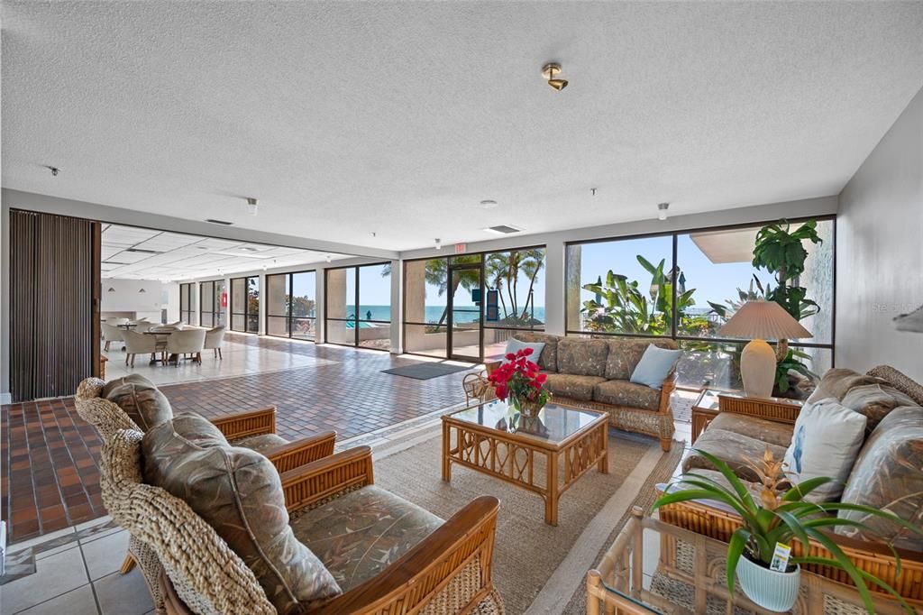 For Sale: $689,900 (2 beds, 2 baths, 1100 Square Feet)