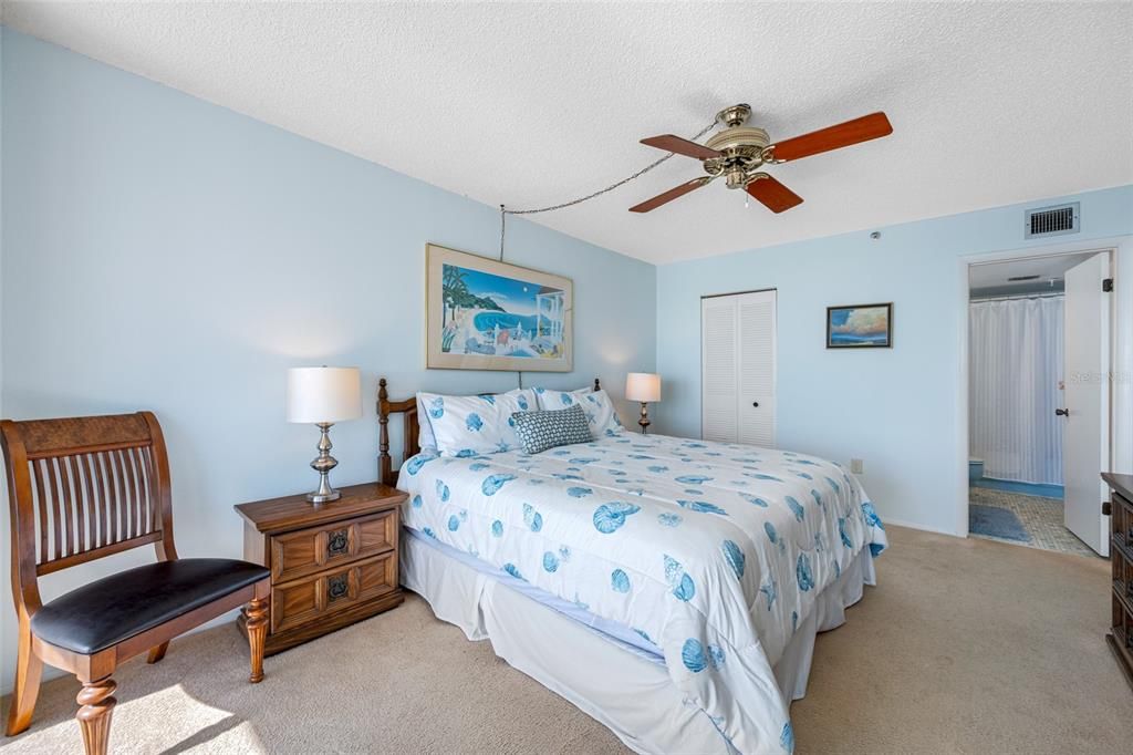 For Sale: $689,900 (2 beds, 2 baths, 1100 Square Feet)