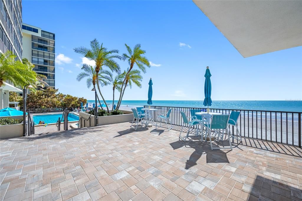 For Sale: $689,900 (2 beds, 2 baths, 1100 Square Feet)