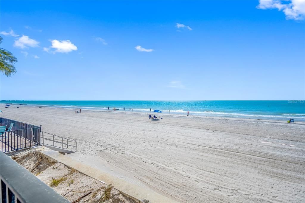 For Sale: $689,900 (2 beds, 2 baths, 1100 Square Feet)
