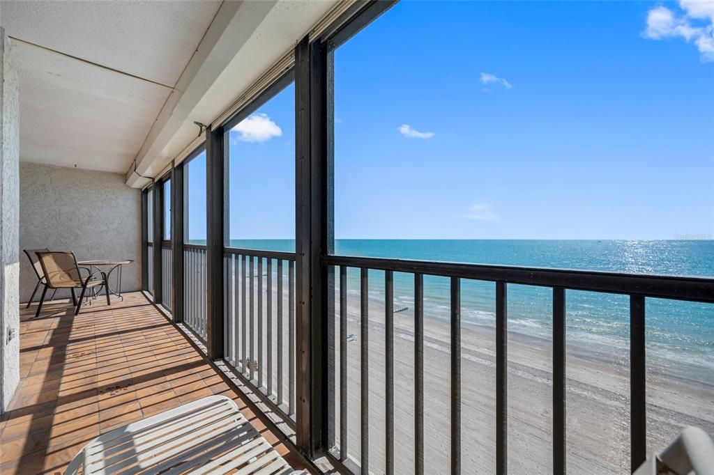 For Sale: $689,900 (2 beds, 2 baths, 1100 Square Feet)