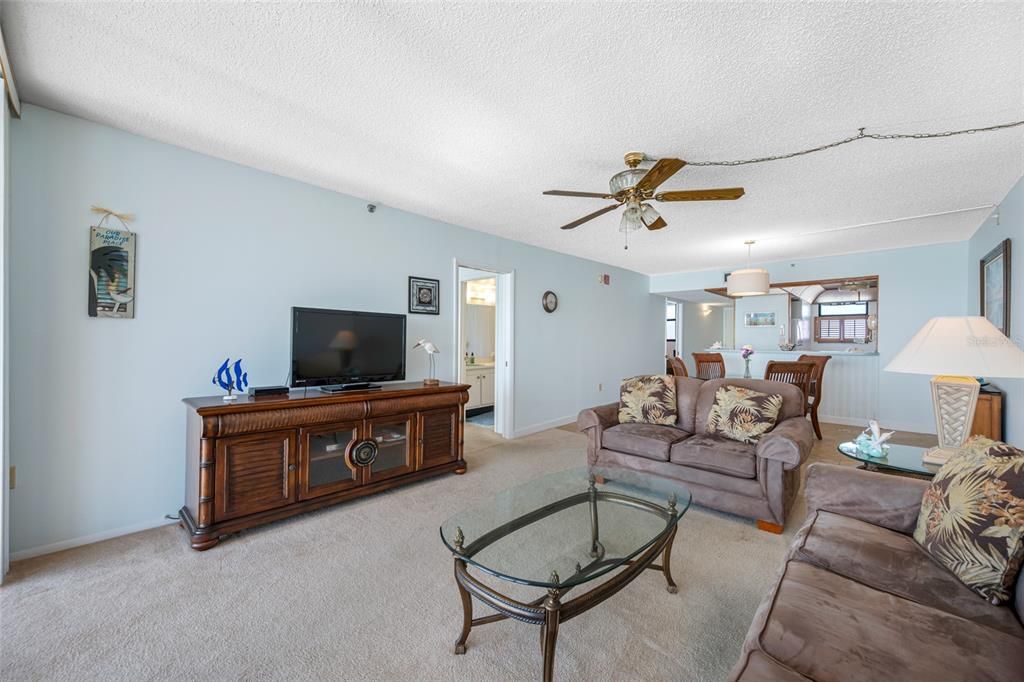For Sale: $689,900 (2 beds, 2 baths, 1100 Square Feet)