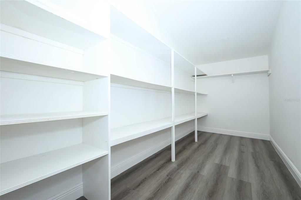 Activo con contrato: $258,900 (3 camas, 3 baños, 2224 Pies cuadrados)