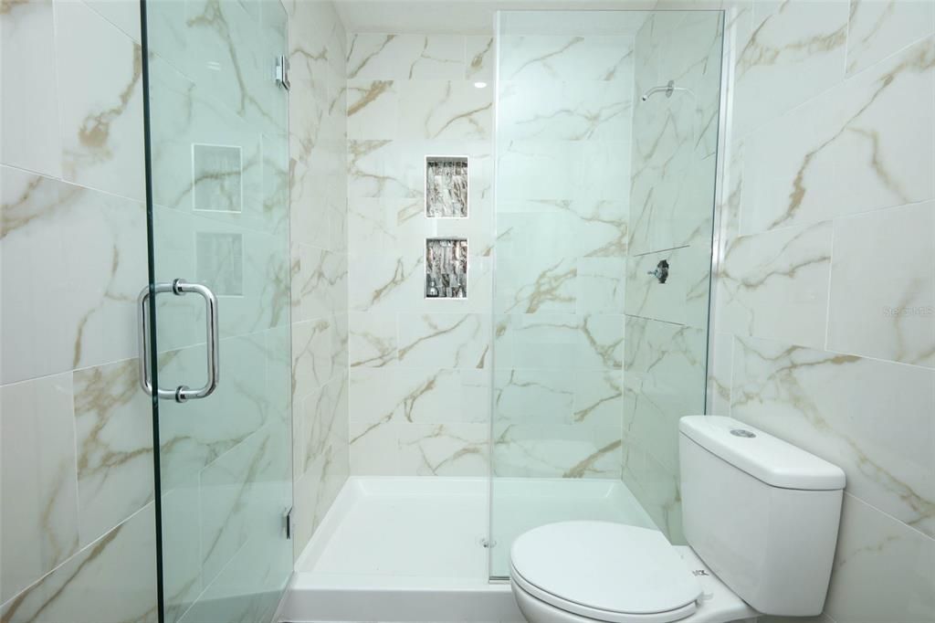 Activo con contrato: $258,900 (3 camas, 3 baños, 2224 Pies cuadrados)