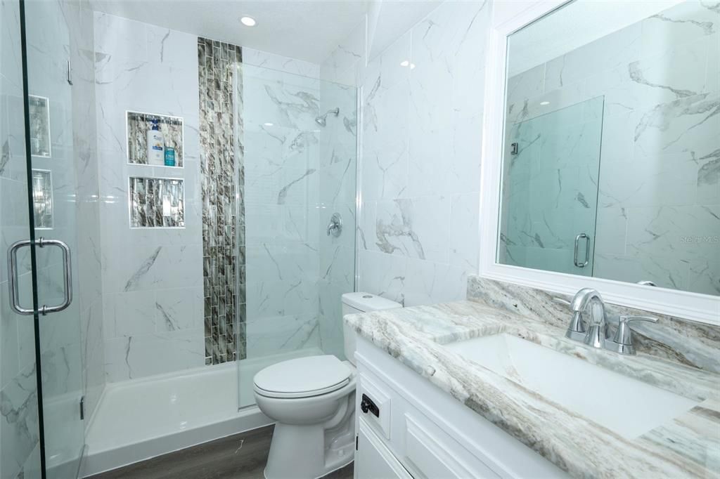 Activo con contrato: $258,900 (3 camas, 3 baños, 2224 Pies cuadrados)