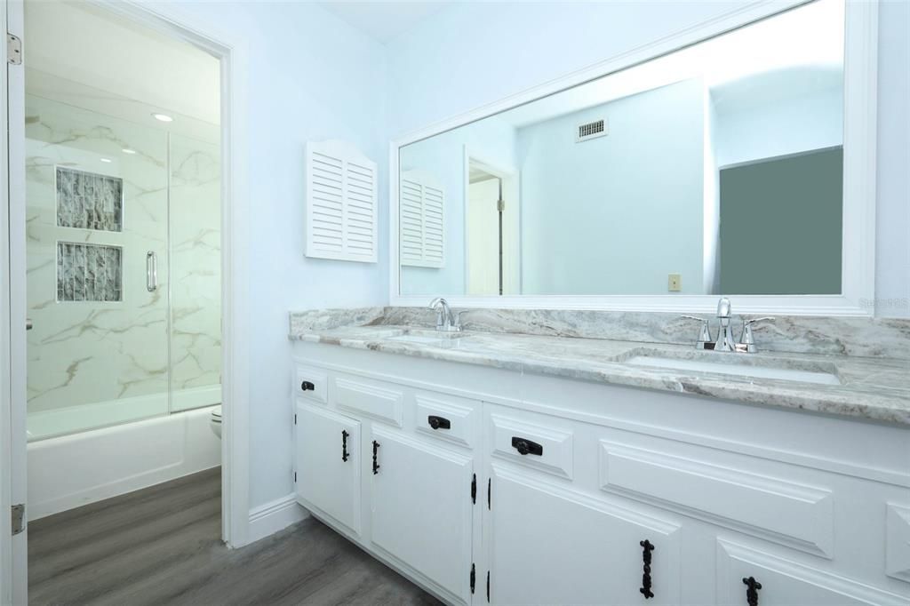 Activo con contrato: $258,900 (3 camas, 3 baños, 2224 Pies cuadrados)