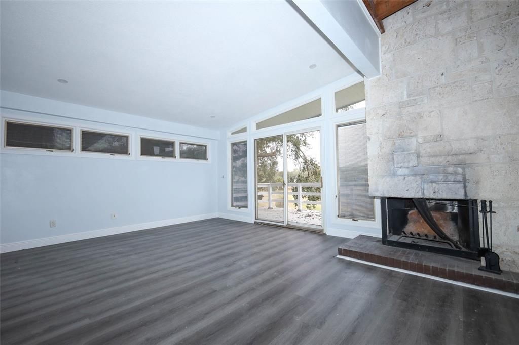 Activo con contrato: $258,900 (3 camas, 3 baños, 2224 Pies cuadrados)