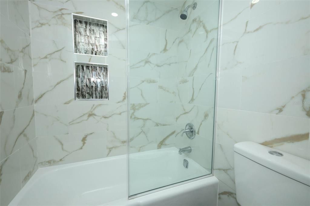 Activo con contrato: $258,900 (3 camas, 3 baños, 2224 Pies cuadrados)