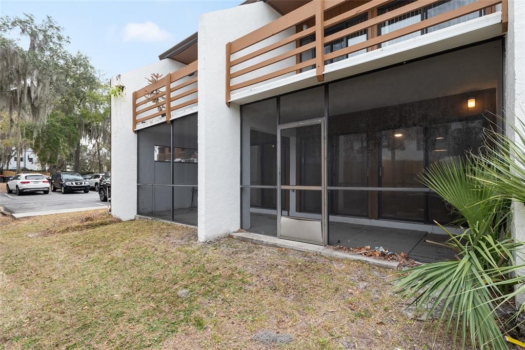 合同活跃: $210,000 (2 贝兹, 1 浴室, 1120 平方英尺)