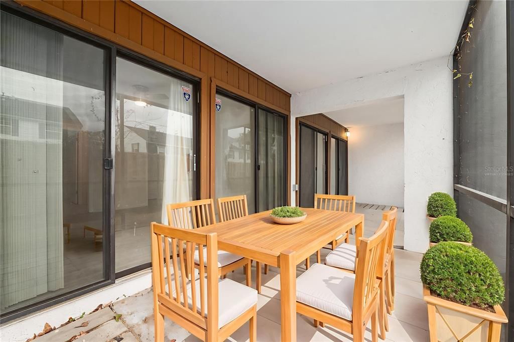 合同活跃: $210,000 (2 贝兹, 1 浴室, 1120 平方英尺)