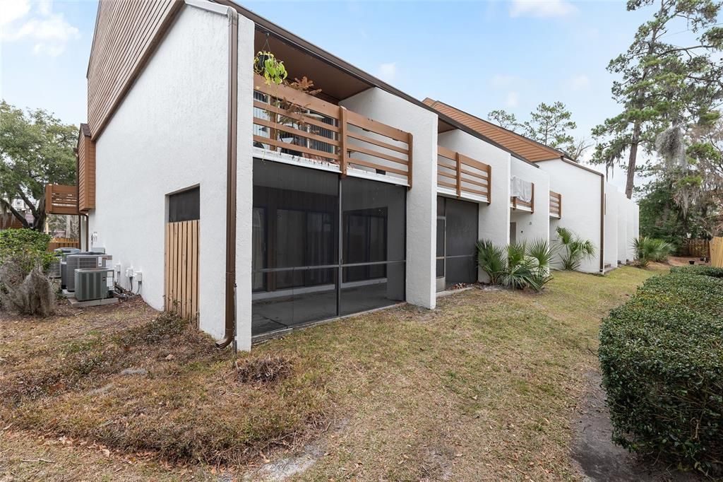 合同活跃: $210,000 (2 贝兹, 1 浴室, 1120 平方英尺)