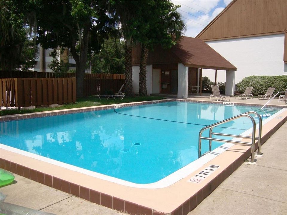 合同活跃: $210,000 (2 贝兹, 1 浴室, 1120 平方英尺)