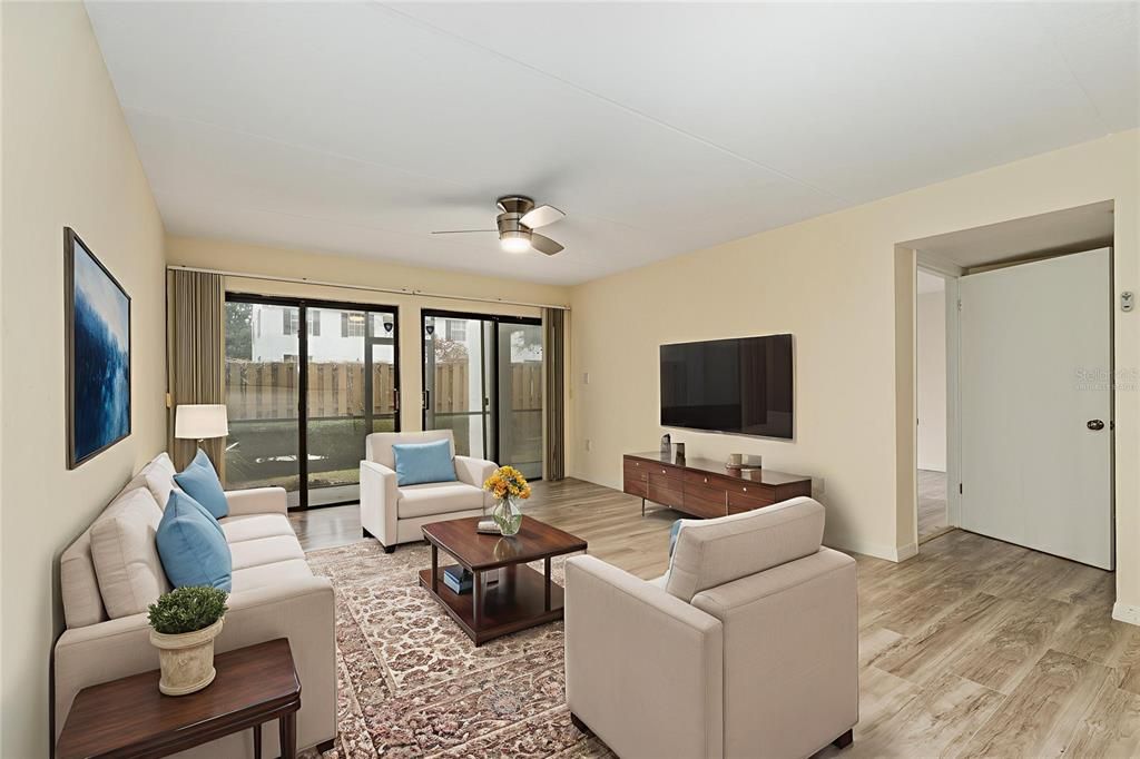 合同活跃: $210,000 (2 贝兹, 1 浴室, 1120 平方英尺)