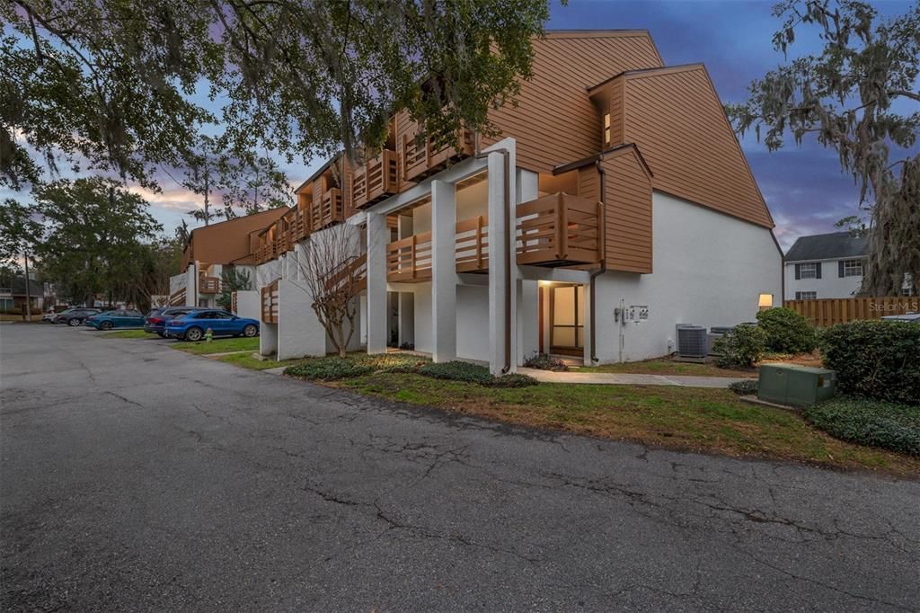 合同活跃: $210,000 (2 贝兹, 1 浴室, 1120 平方英尺)