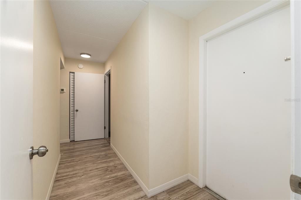 合同活跃: $210,000 (2 贝兹, 1 浴室, 1120 平方英尺)