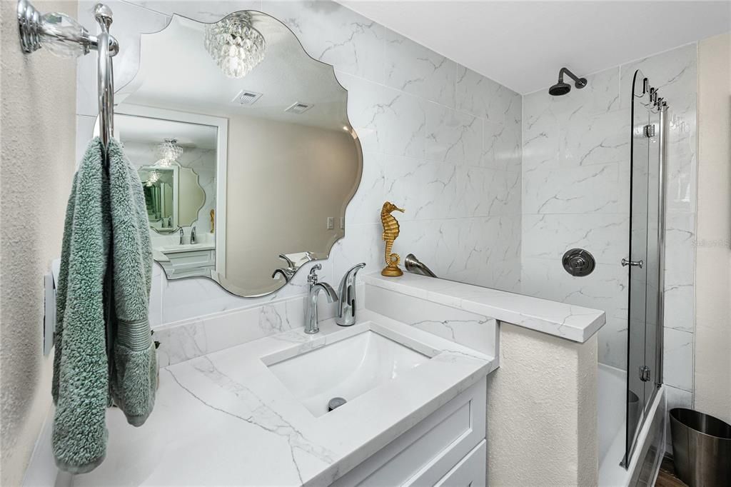 En Venta: $479,900 (2 camas, 2 baños, 915 Pies cuadrados)