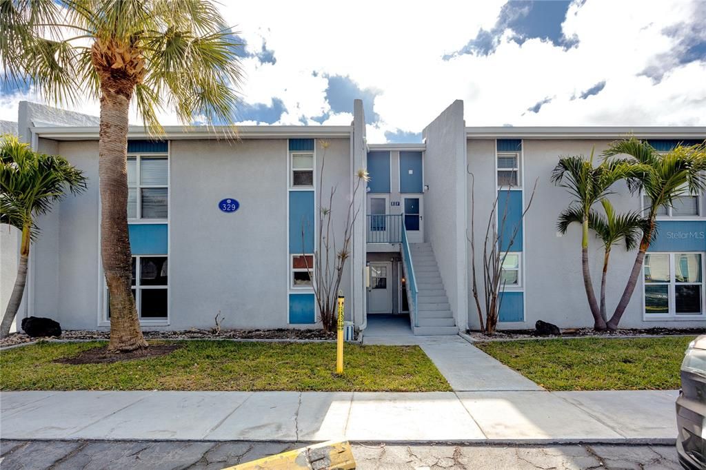 En Venta: $479,900 (2 camas, 2 baños, 915 Pies cuadrados)