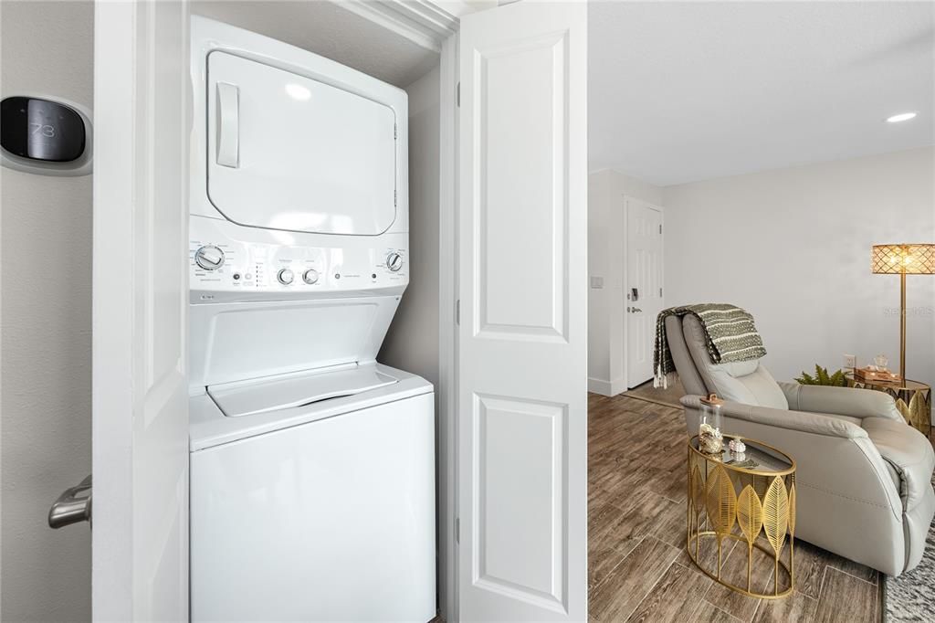 En Venta: $479,900 (2 camas, 2 baños, 915 Pies cuadrados)