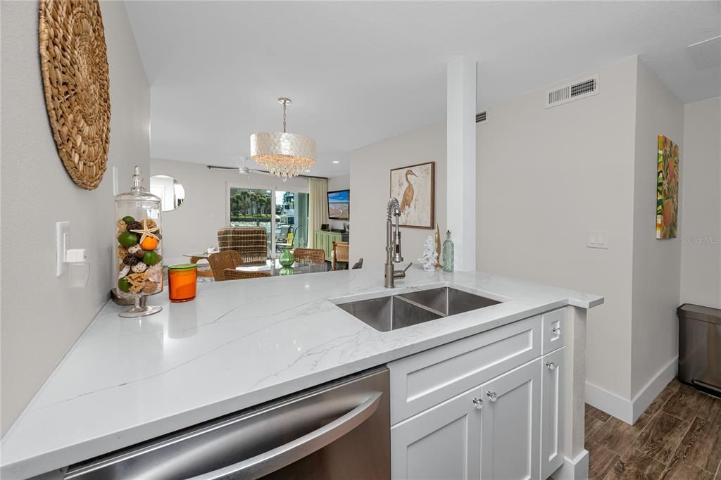 En Venta: $479,900 (2 camas, 2 baños, 915 Pies cuadrados)