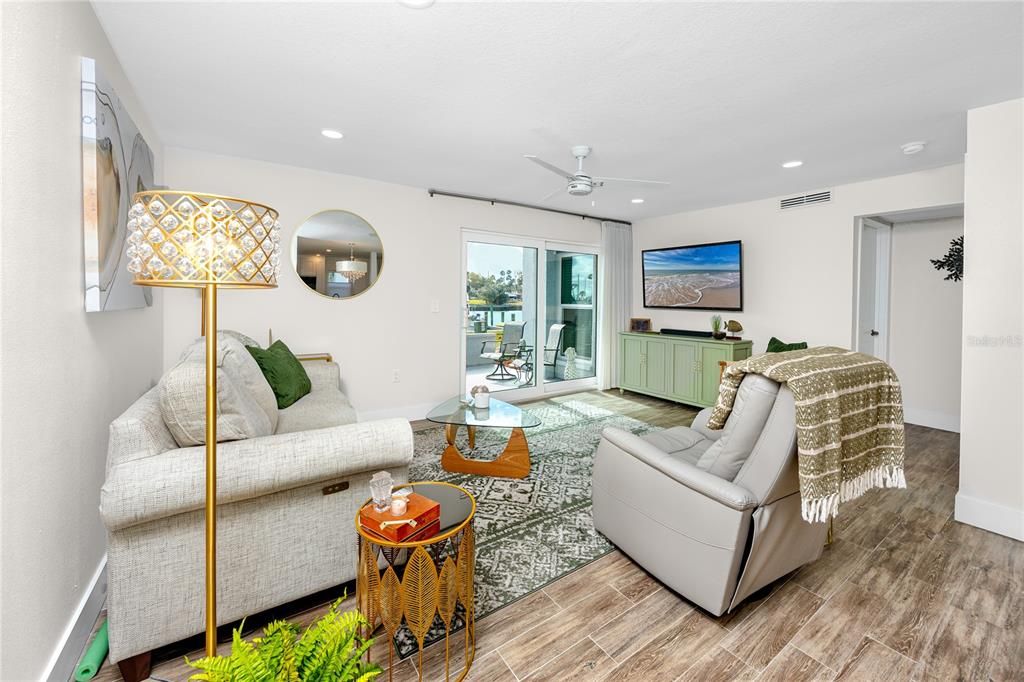 En Venta: $479,900 (2 camas, 2 baños, 915 Pies cuadrados)