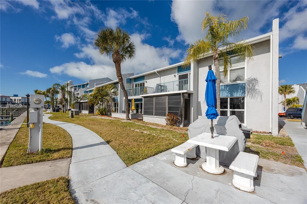 En Venta: $479,900 (2 camas, 2 baños, 915 Pies cuadrados)