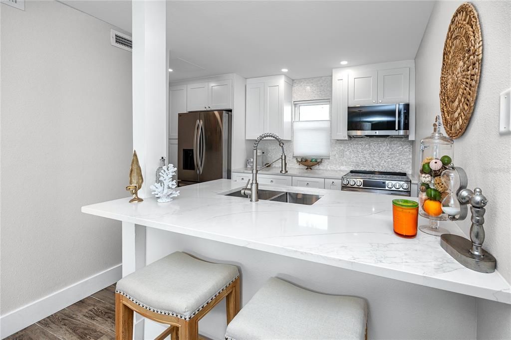 En Venta: $479,900 (2 camas, 2 baños, 915 Pies cuadrados)