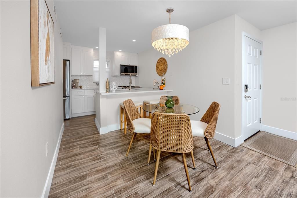 En Venta: $479,900 (2 camas, 2 baños, 915 Pies cuadrados)